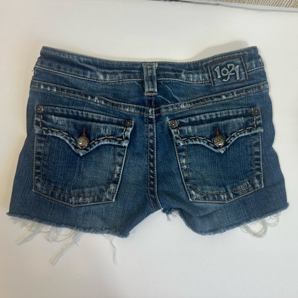 1921  Western Glove Cut Off Denim Shorts - Picture 6 of 12